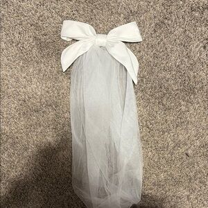 Elegant White Tulle Bow Veil